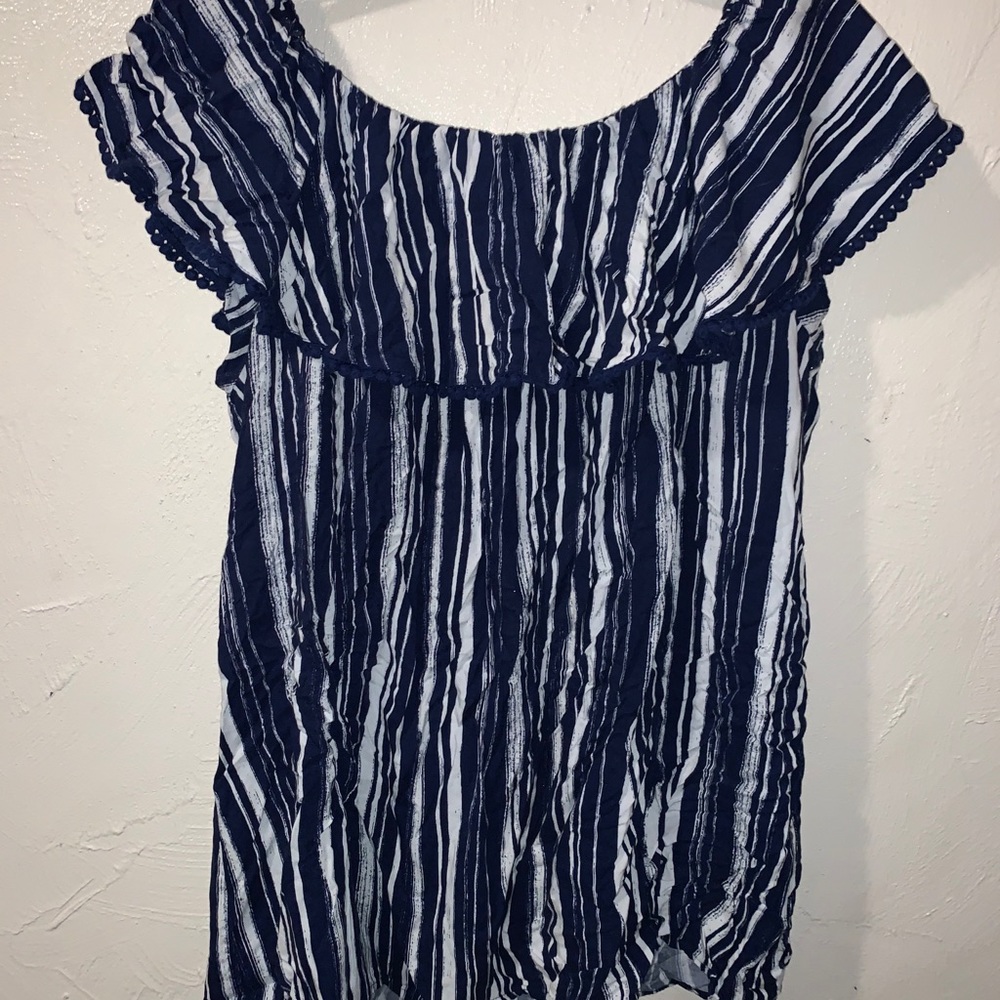 Ruffled blue and white summer top!